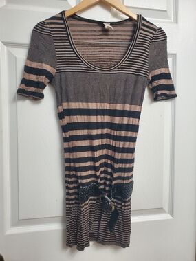 Sirens Striped Beige and Black Scoop Neck Shirt - SIZE S